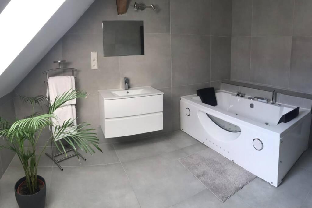 Apartman 3Kk 80 M2 S Virivkou A Saunou ยีห์ลาวา ภายนอก รูปภาพ